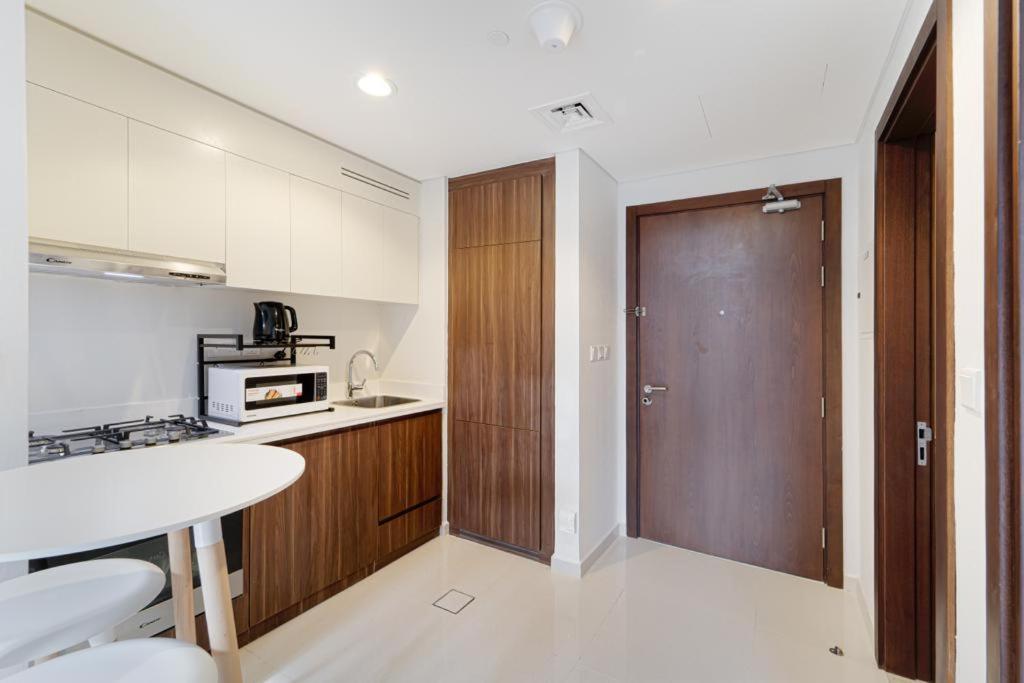 Brand New 1Br- Business Bay - Burj Khalifa View Lägenhet Dubai Exteriör bild