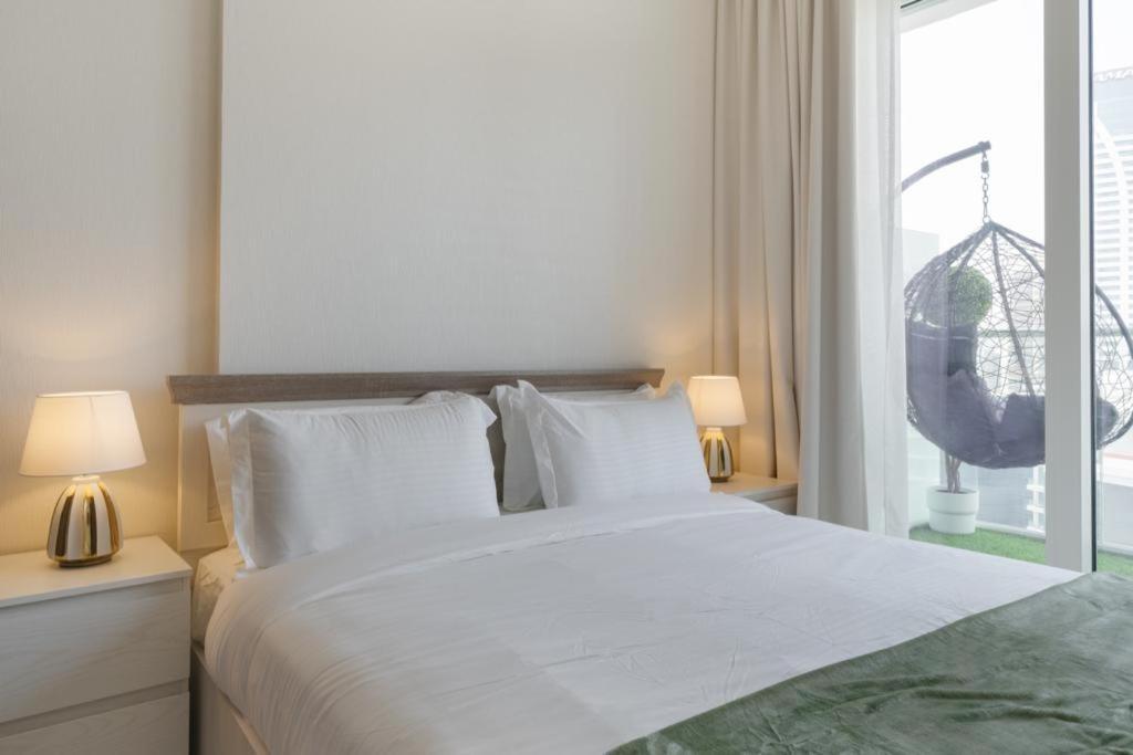 Brand New 1Br- Business Bay - Burj Khalifa View Lägenhet Dubai Exteriör bild