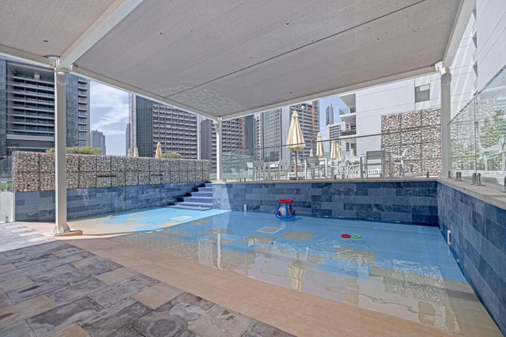 Brand New 1Br- Business Bay - Burj Khalifa View Lägenhet Dubai Exteriör bild